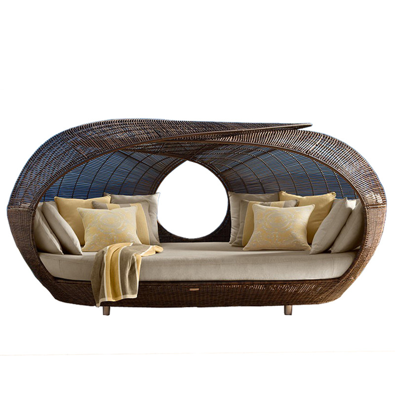 Outdoor Furniture In Sale - سرير نهاري نصف دائري من الراتان