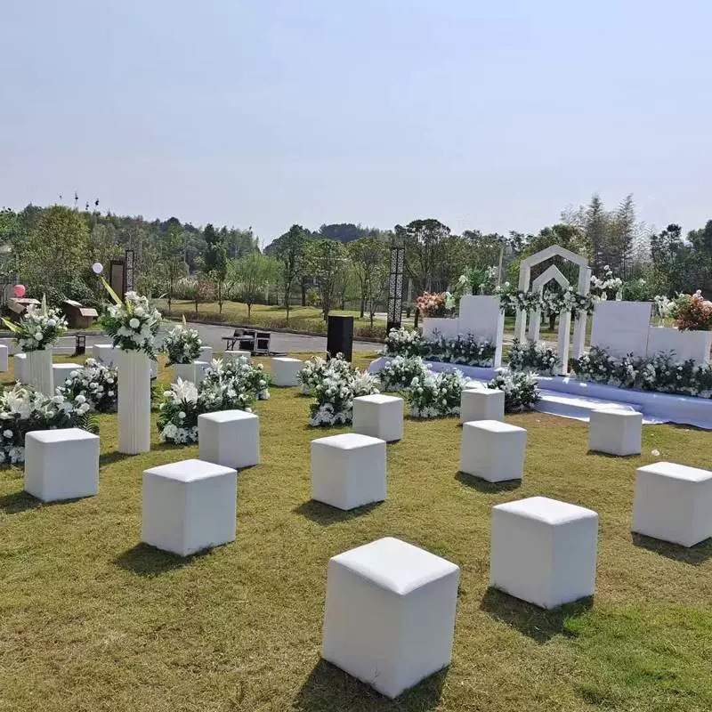 Outdoor Furniture Exhibition - مقعد الخبز لحدث الزفاف في الهواء